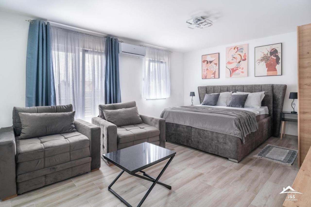 J&S Apartments Ni Eksteriør billede