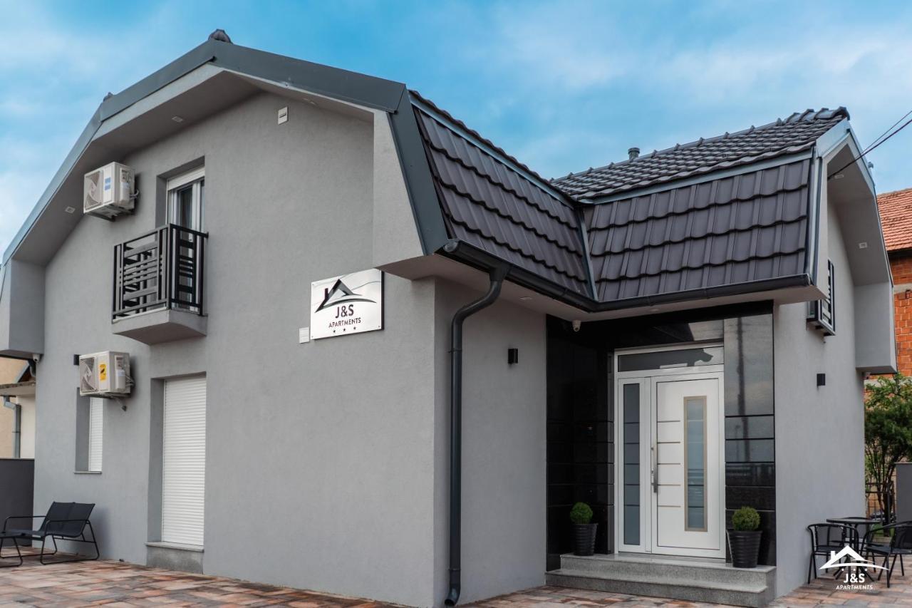 J&S Apartments Ni Eksteriør billede