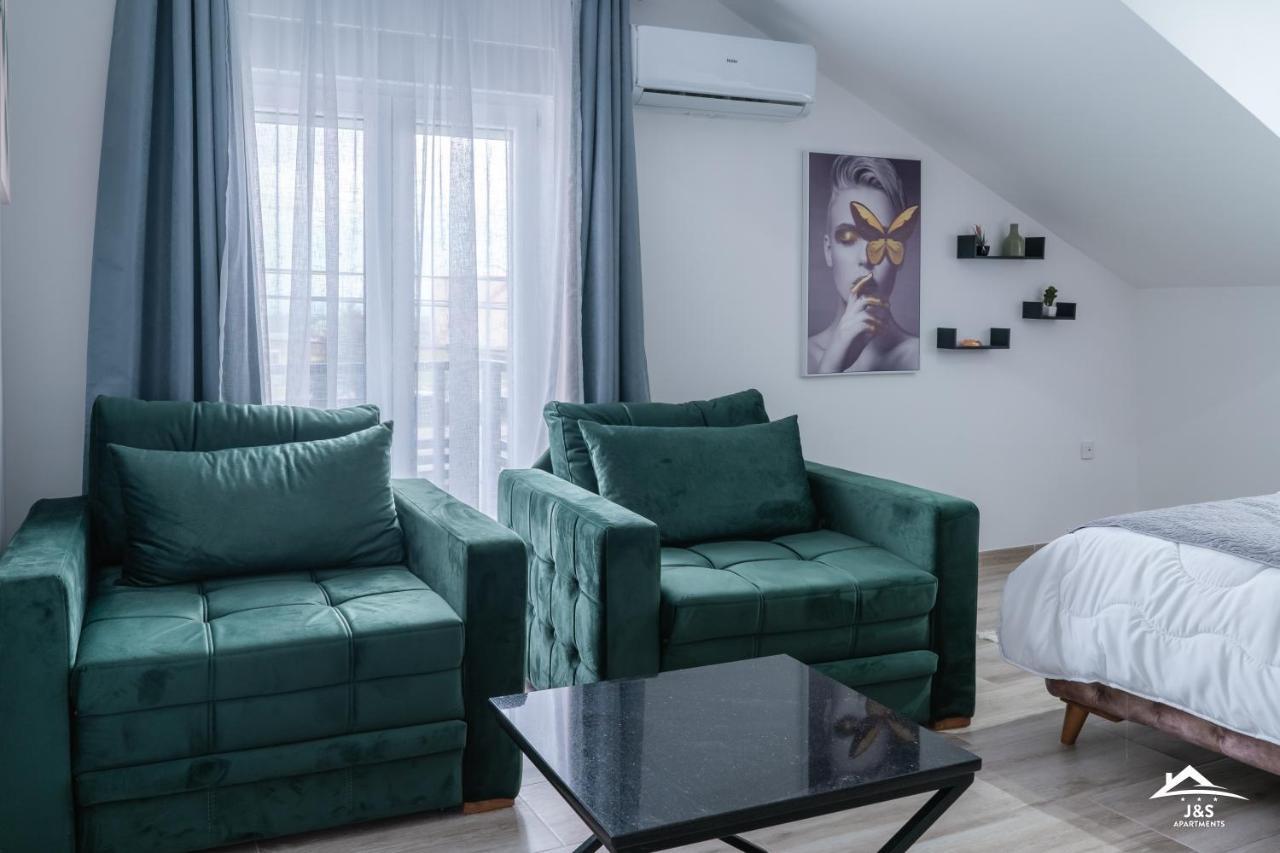 J&S Apartments Ni Eksteriør billede