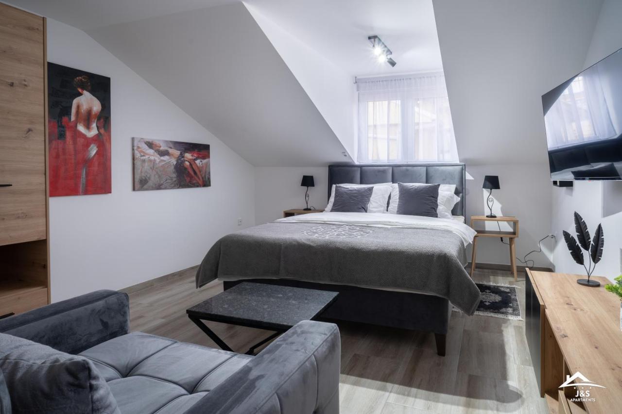 J&S Apartments Ni Eksteriør billede