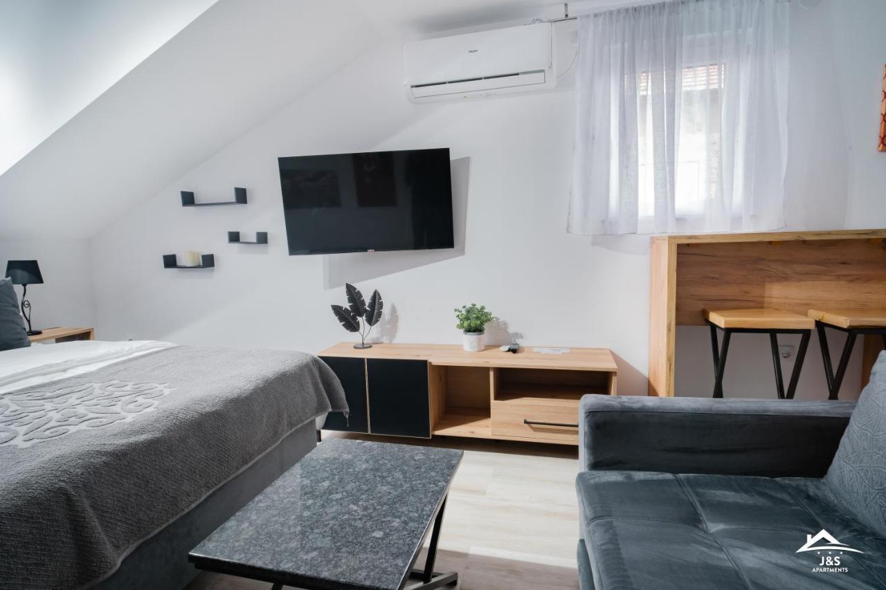 J&S Apartments Ni Eksteriør billede