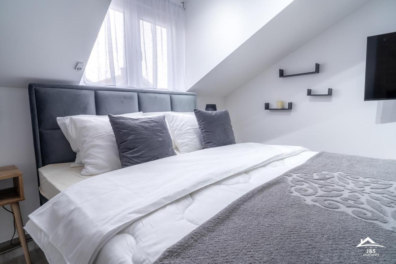 J&S Apartments Ni Eksteriør billede