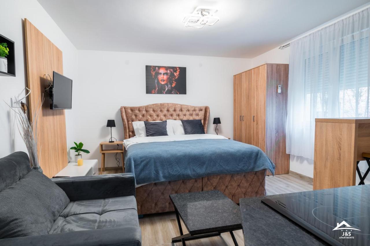 J&S Apartments Ni Eksteriør billede