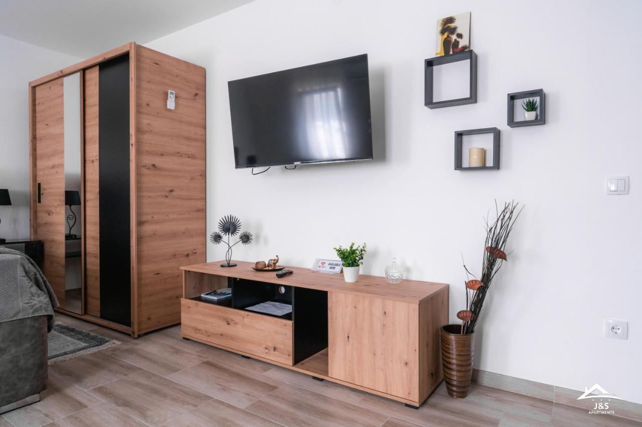 J&S Apartments Ni Eksteriør billede